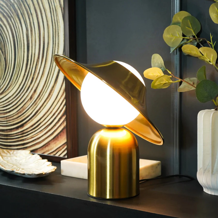 Luksus Metal Bordlampe - GoldAura