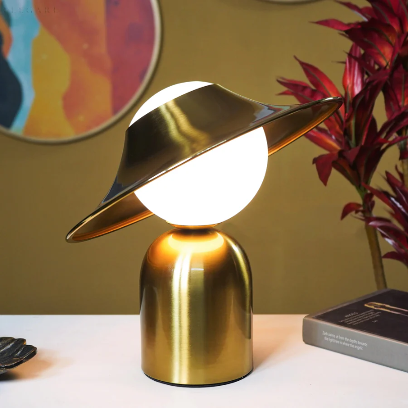 Luksus Metal Bordlampe - GoldAura