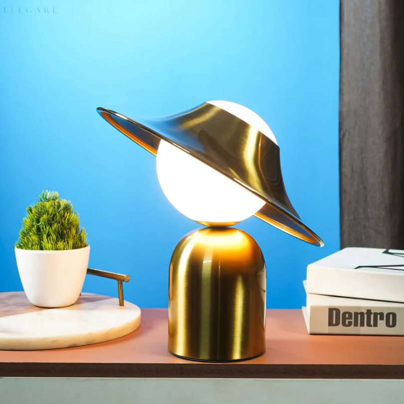 Luksus Metal Bordlampe - GoldAura
