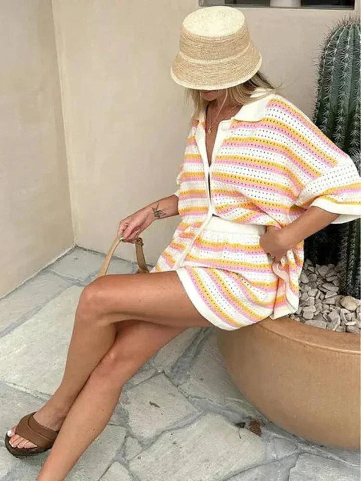 Stribet sommersæt til damer med top og shorts – Faye