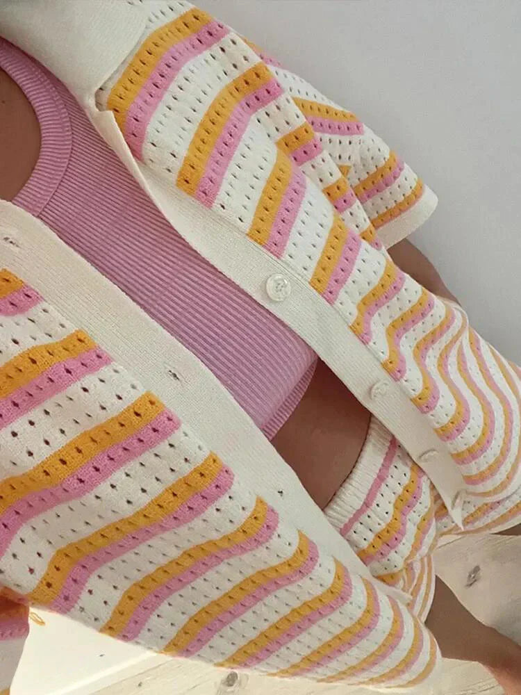 Stribet sommersæt til damer med top og shorts – Faye