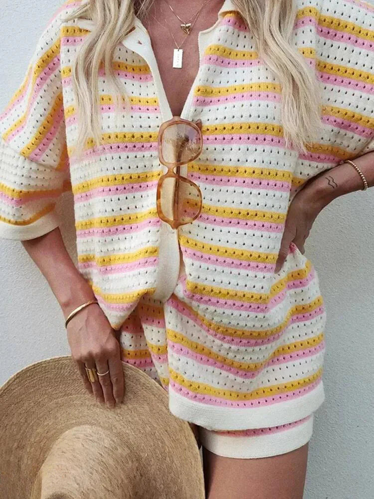 Stribet sommersæt til damer med top og shorts – Faye