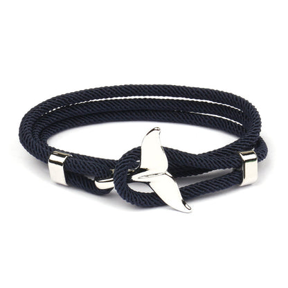 Dunkelblaues Herrenarmband mit Walflossen-Anhänger, mehrlagig, maritim, modisch.