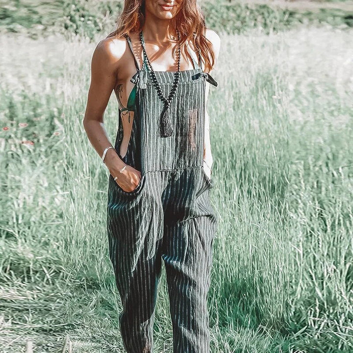 Sommerjumpsuit til damer med justerbare stropper og afsmalnende ben – Mireya