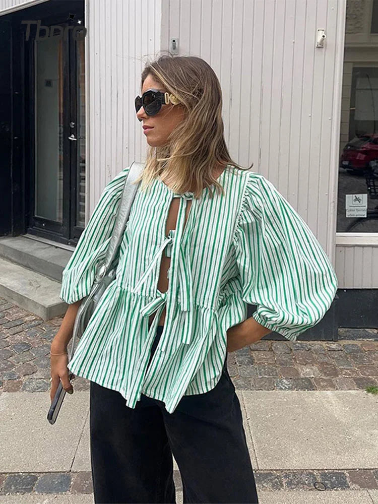 Rutet damebluse med pufærmer – Maeve