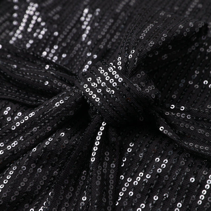 Schwarzes Paillettenkleid, Nahaufnahme, glänzend, elegant, Abendmode, festlich, Damenmode.