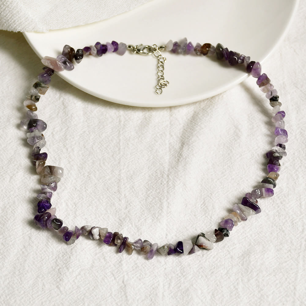 Amethyst-Halskette mit unregelmäßigen Steinen, lila, handgefertigt, Schmuck für Damen.