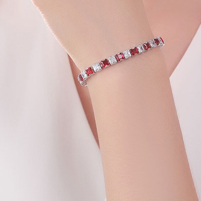 Damenarmband Silber mit roten und klaren Kristallen, elegantes Schmuckstück, Geschenkidee.