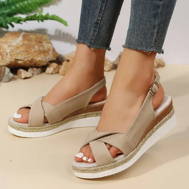 Kraftige dames sandaler med hælrem – Romy