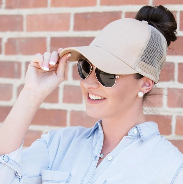 Trendy baseballkasket til kvinder med hul til hestehale og lukning med velcro – Leona