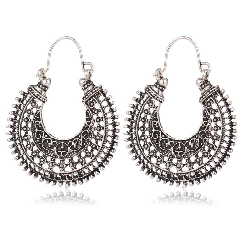 Silberne Boho-Ohrringe, filigranes Design, orientalischer Stil, Damen-Schmuck, Vintage-Look.