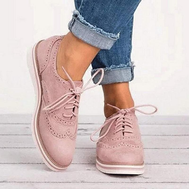 Dame Derby sko i ruskind med brogue detaljer – Carisse