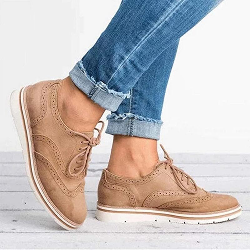 Dame Derby sko i ruskind med brogue detaljer – Carisse