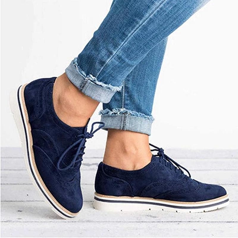 Dame Derby sko i ruskind med brogue detaljer – Carisse