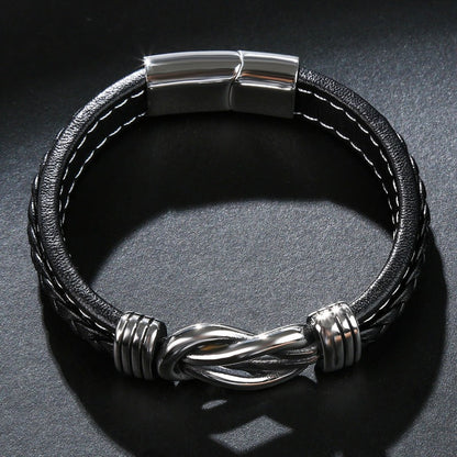 Schwarzes Lederarmband mit silbernem Magnetverschluss und Knotendesign für Herren.