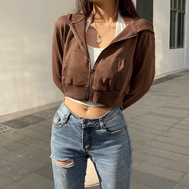 Efterårsinspireret, trendy, figursiddende cropped dame-hoodie med lynlås og hætte – Alina