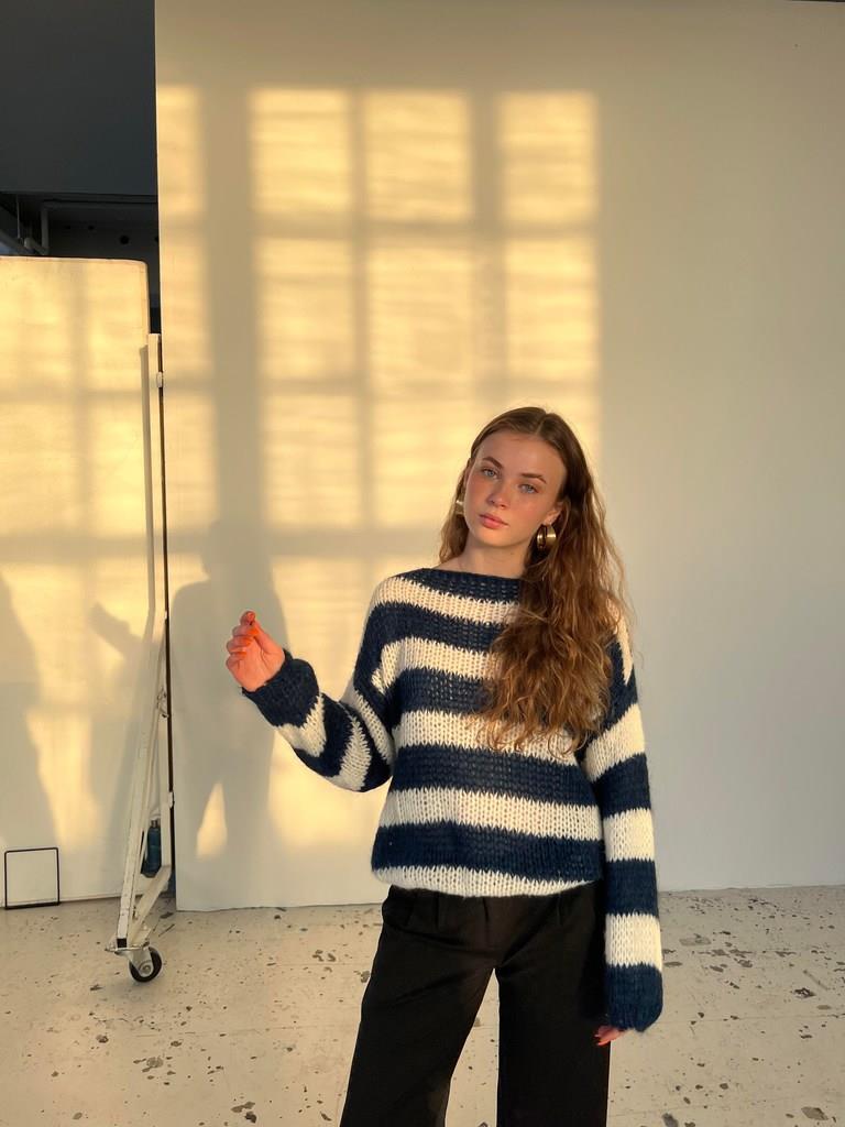 Strikket og stribet oversized dametrøje - Harper