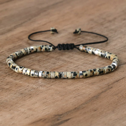 Dalmatiner Jaspis Armband, verstellbar, Naturstein, handgefertigt, Unisex-Schmuck, Holzoptik.