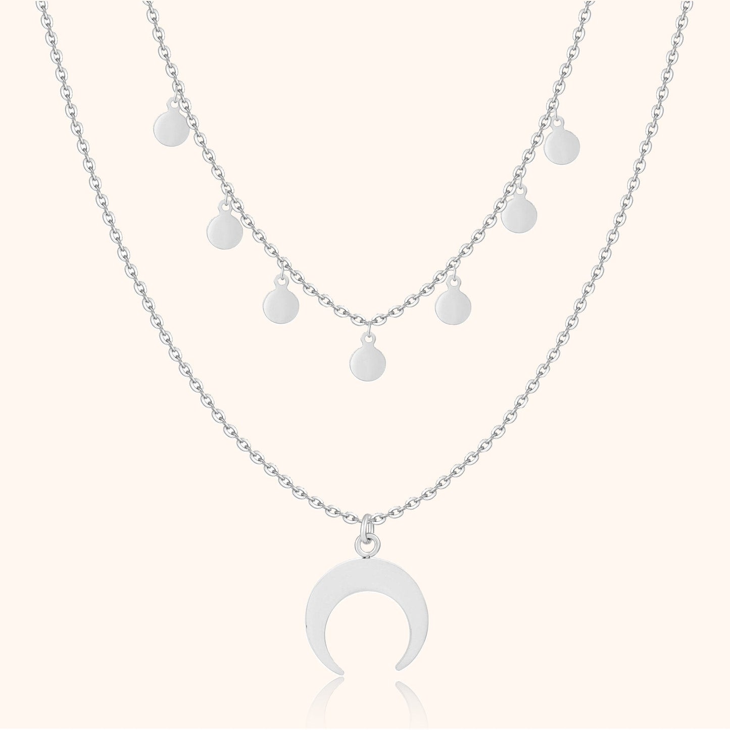 Silberne Halskette mit Halbmond-Anhänger und runden Anhängern, modisches Schmuckdesign.