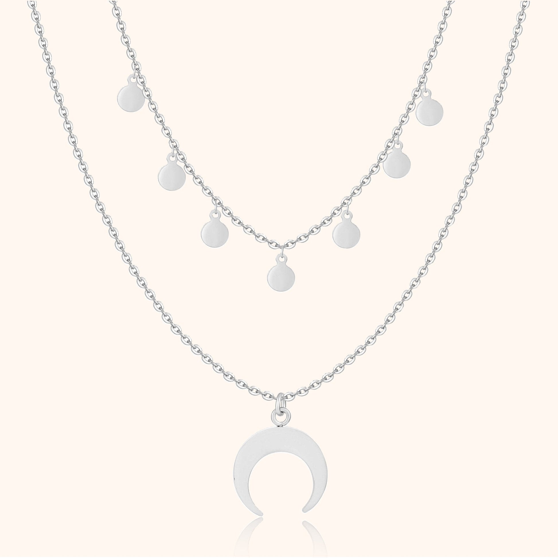 Silberne Halskette mit Halbmond-Anhänger und runden Anhängern, modisches Schmuckdesign.