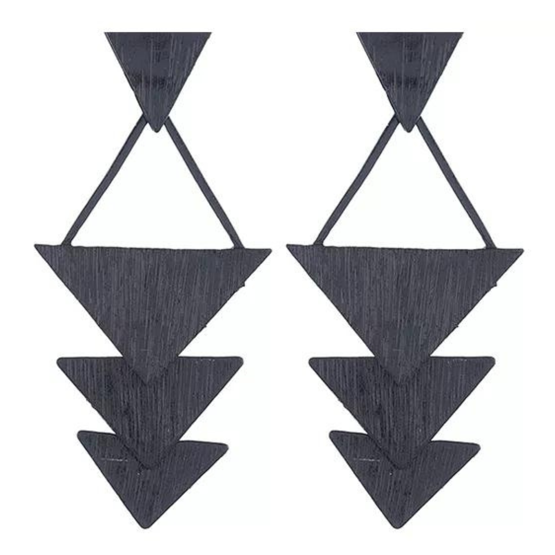 Schwarze geometrische Ohrringe, dreieckig, modern, aus Holz, handgefertigt, modisches Accessoire.