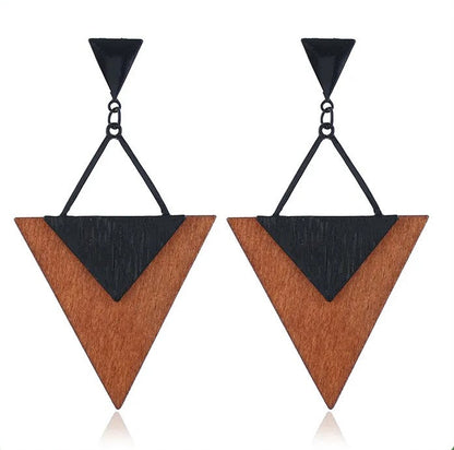 Dreieckige Holzohrringe, geometrisches Design, schwarz-braun, modischer Schmuck.