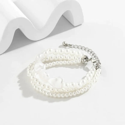 Weiße Perlenarmbänder mit Herzanhänger, dreireihig, verstellbar, Damen-Schmuck.