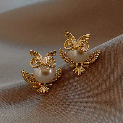 Goldene Eulen-Ohrringe mit Perlen und Strasssteinen, eleganter Schmuck für Damen.