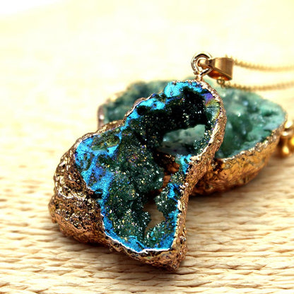Blauer Drusen-Anhänger, goldumrandet, funkelnd, Schmuck, Kristall, Naturstein, Geschenkidee
