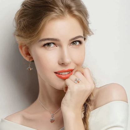Frau trägt Bamoer 925 Sterling Silber Gelb Biene Tropfen Ohrringe, eleganter Schmuck.