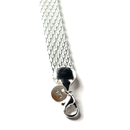 Silbernes geflochtenes Armband mit Karabinerverschluss, 925er Sterling Silber, Schmuckaccessoire.