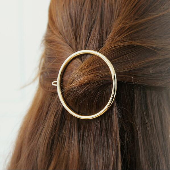 Goldener Haarkreis, minimalistisches Design, Haarschmuck, für Damen, eleganter Stil.