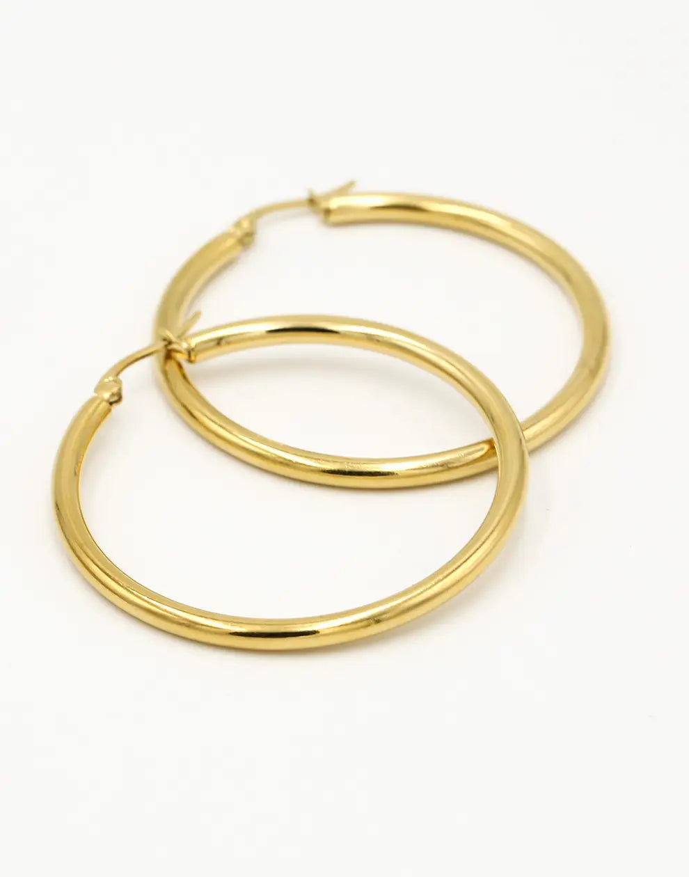 Goldene Creolen Ohrringe 40mm, eleganter Schmuck, modische Accessoires, Damenmode.