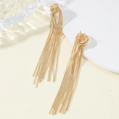 Goldene Quasten-Ohrringe, lang, elegant, modisch, Damen-Schmuck, Accessoire, Geschenkidee.