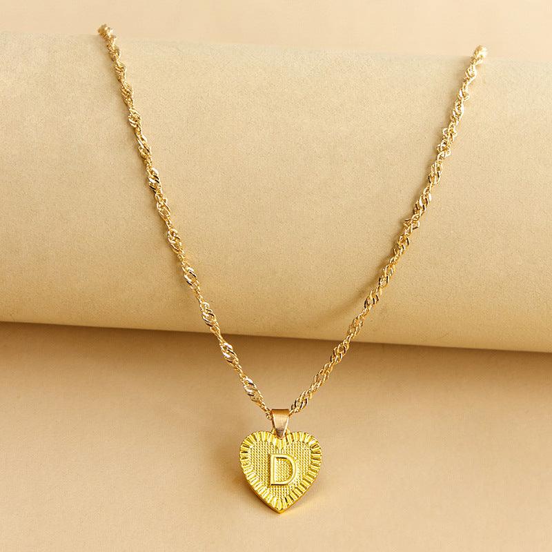 Goldene Herz-Halskette mit Buchstabenanhänger, personalisierter Schmuck, elegantes Design.