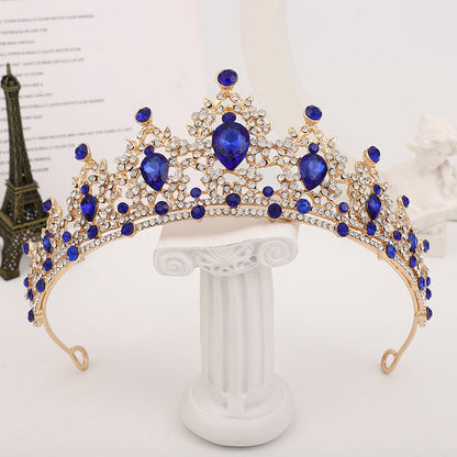 Goldene Tiara mit blauen Kristallen, ideal für Hochzeiten und Abschlussbälle, elegantes Haarschmuck.