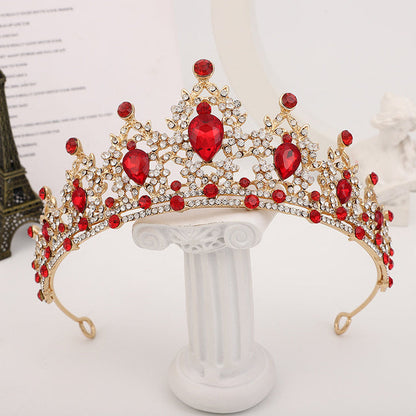 Goldene Tiara mit roten Kristallen, ideal für Hochzeiten, Bälle, festliche Anlässe.