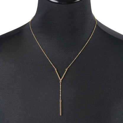 Goldene Y-Halskette, minimalistisches Design, eleganter Schmuck für Damen, modisches Accessoire.