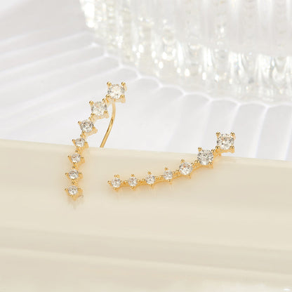 Goldene Ohrringe mit Zirkonia, 925 Sterling Silber, elegantes Schmuckdesign für Damen.