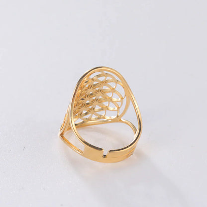 Goldener Ring mit filigranem Muster, Schmuck, Accessoire, modisch, elegant, Damenring.