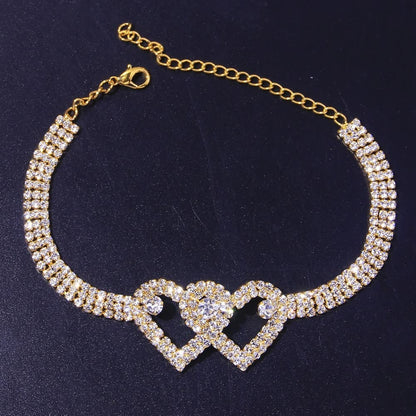 Goldenes Armband mit Herzdesign, Strasssteinen, verstellbarem Verschluss, eleganter Schmuck.