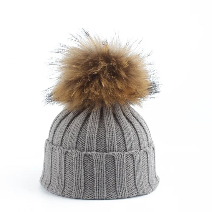 Strikket vinterhue med pompom - Felina