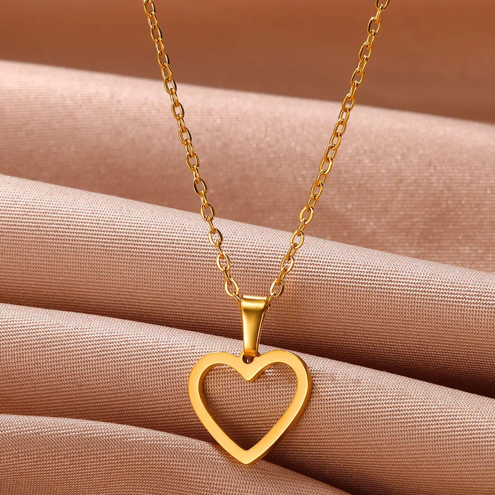 Goldene Herz-Halskette, elegantes Design, Damen-Schmuck, modisches Accessoire, Geschenkidee.