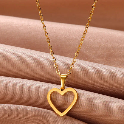 Goldene Herz-Halskette, elegantes Design, Damen-Schmuck, modisches Accessoire, Geschenkidee.