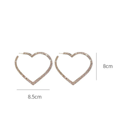 Herzförmige Ohrringe, goldfarben, 8,5 cm, Strasssteine, Modeschmuck, Damenaccessoire.