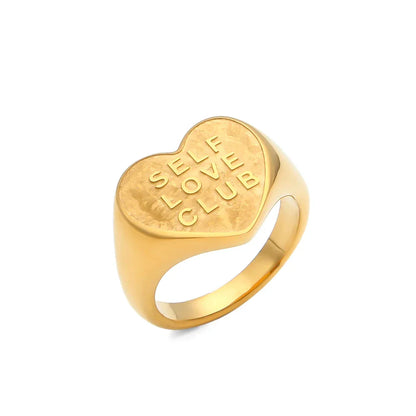 Goldener Herzring mit Gravur "Self Love Club", modisches Schmuckstück für Damen.