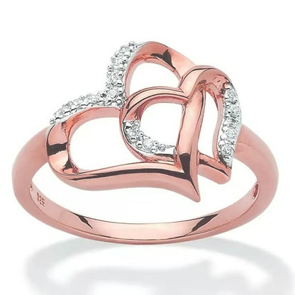 Roségoldener Herzring mit Diamantakzenten, elegantes Schmuckdesign für Damen.