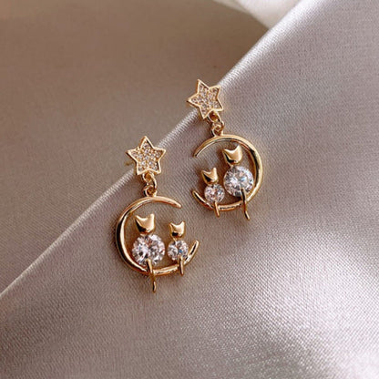 Goldene Katzen-Ohrringe mit Strass, Mond- und Stern-Design, modischer Schmuck für Damen.