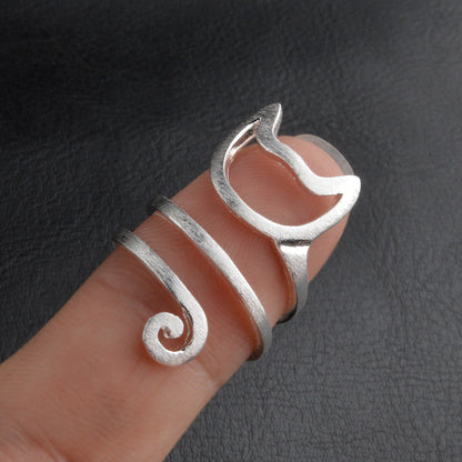 Silberner Katzenring, handgefertigt, kreatives Design, Damenmode, Schmuck, Geschenkidee.