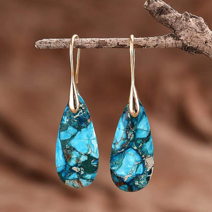 Blaue Tropfen-Ohrringe mit goldenen Haken, Schmuck für Damen, elegantes Design.